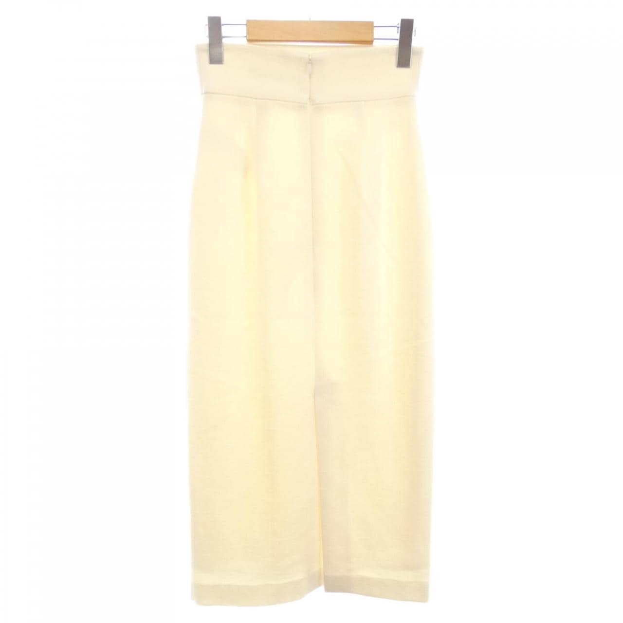 ベイジュ BEIGE. スカート