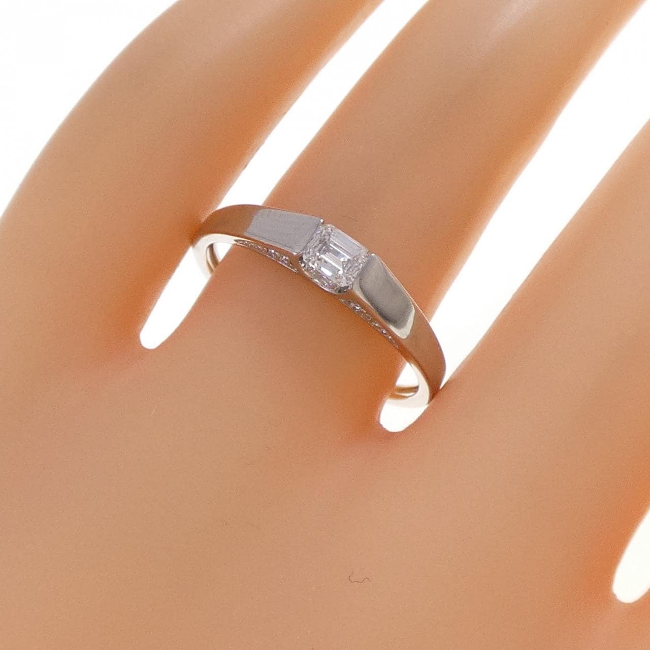 ジーエスティービー ダイヤモンド リング 0.30CT