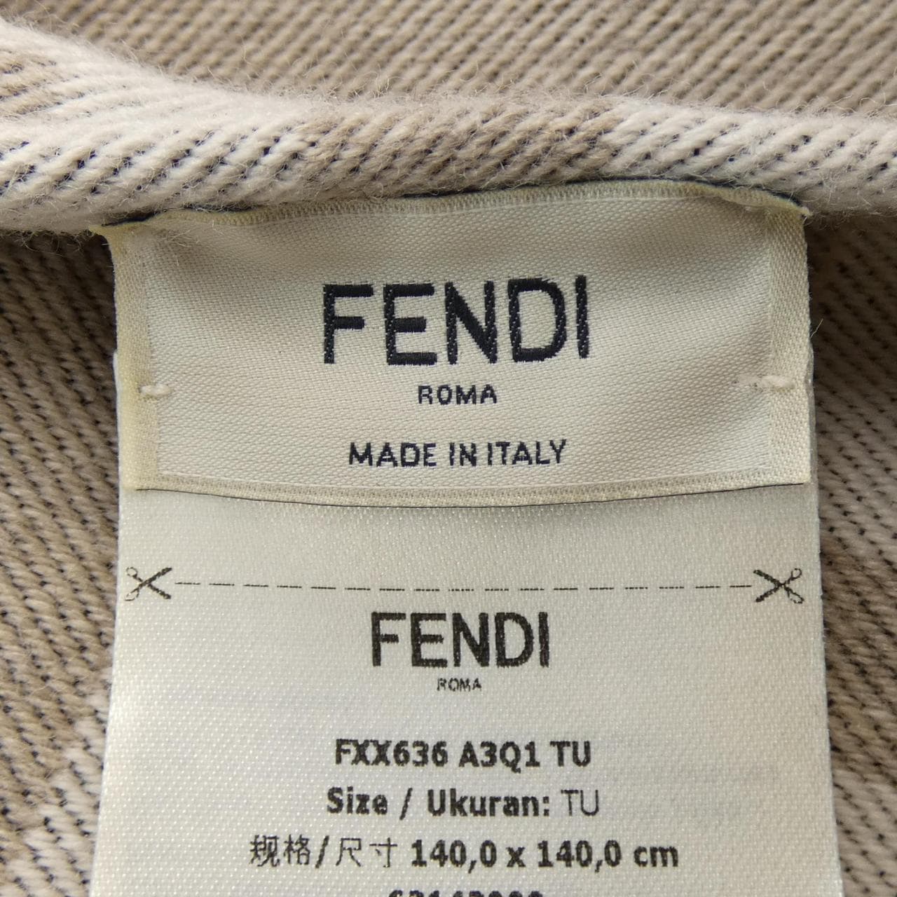 フェンディ FENDI ポンチョ