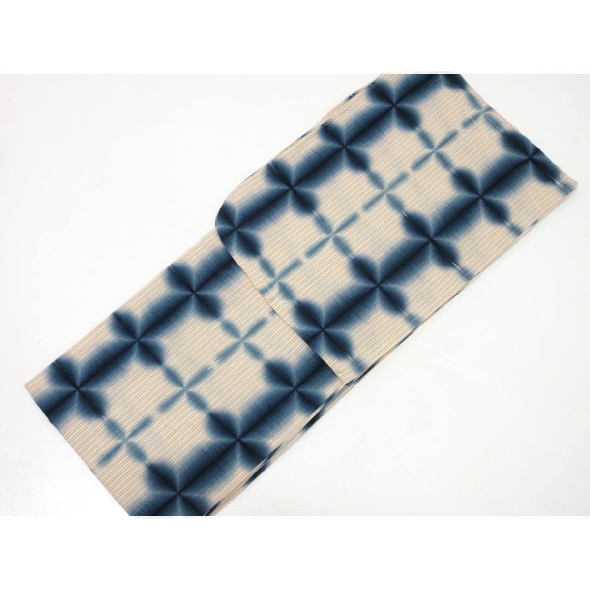 【新品】女ゆかた　板締め絞り　Ｍサイズ