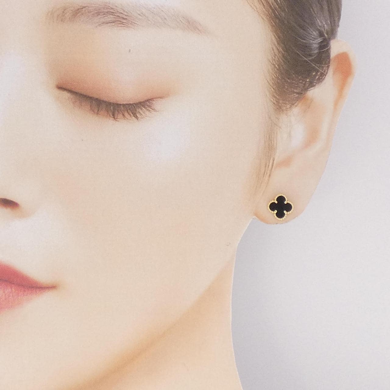 ヴァンクリーフ&アーペル スウィートアルハンブラ ピアス