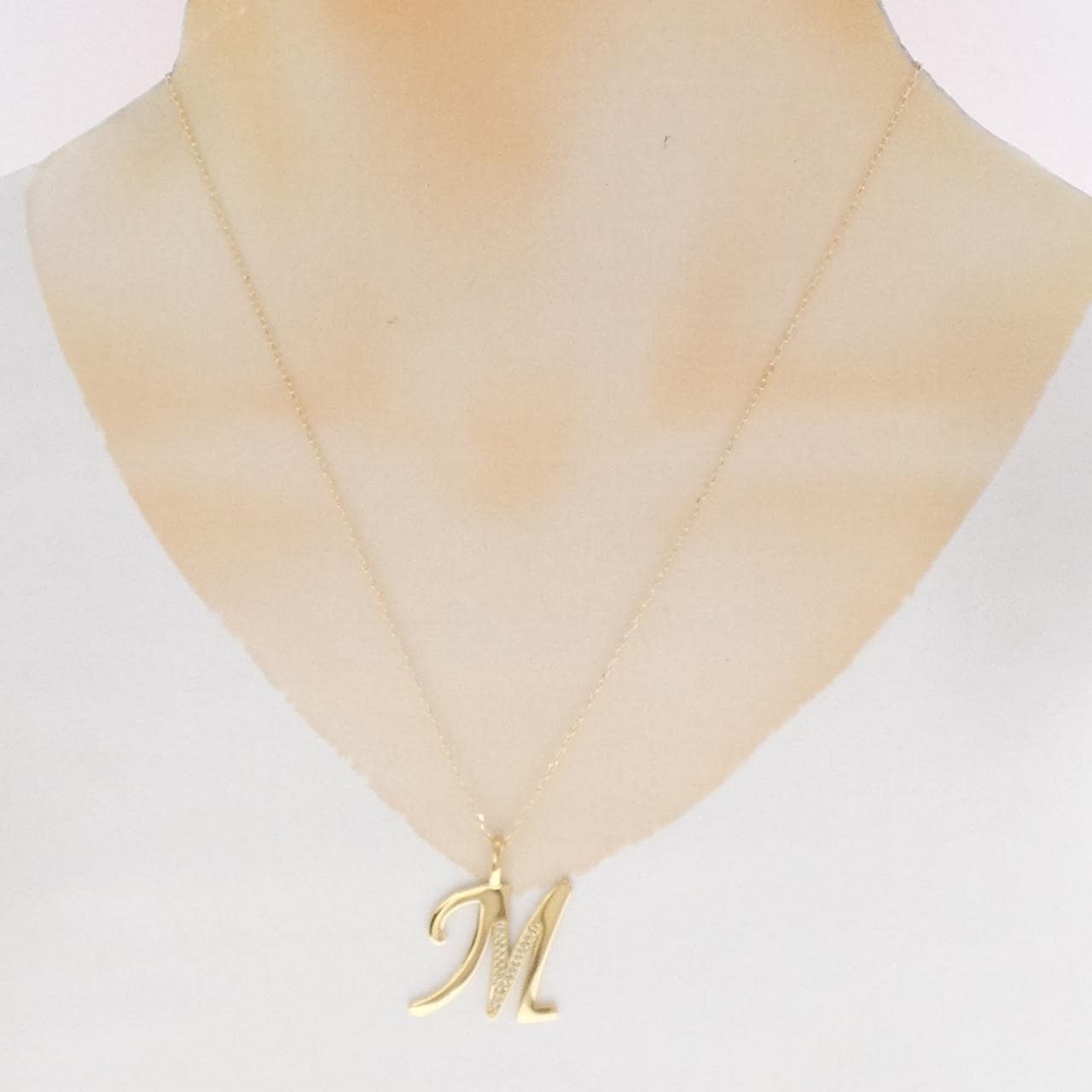 K18YG イニシャルM ダイヤモンド ネックレス 0.13CT