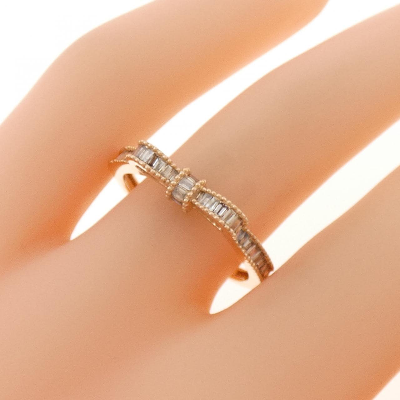 ジーエスティービー リボン ダイヤモンド リング 0.30CT