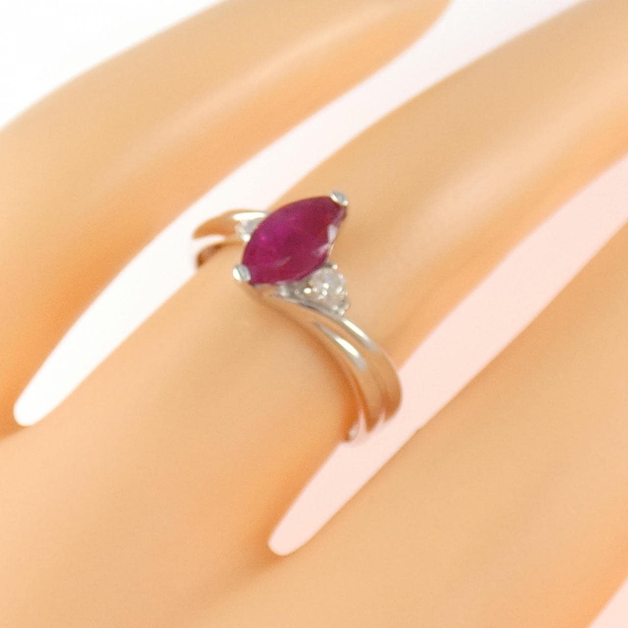 K18WG ルビー リング 0.88CT