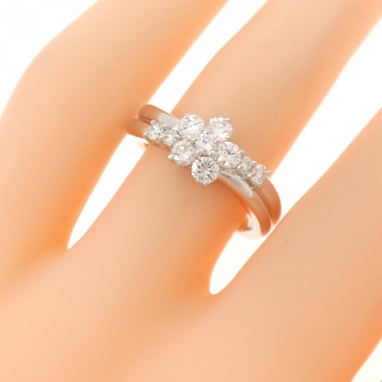 PT900 フラワー ダイヤモンド リング 0.53CT