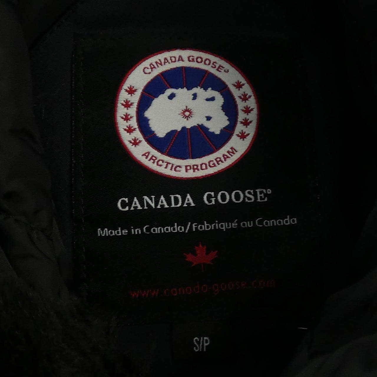 加拿大鹅CANADA GOOSE羽绒服