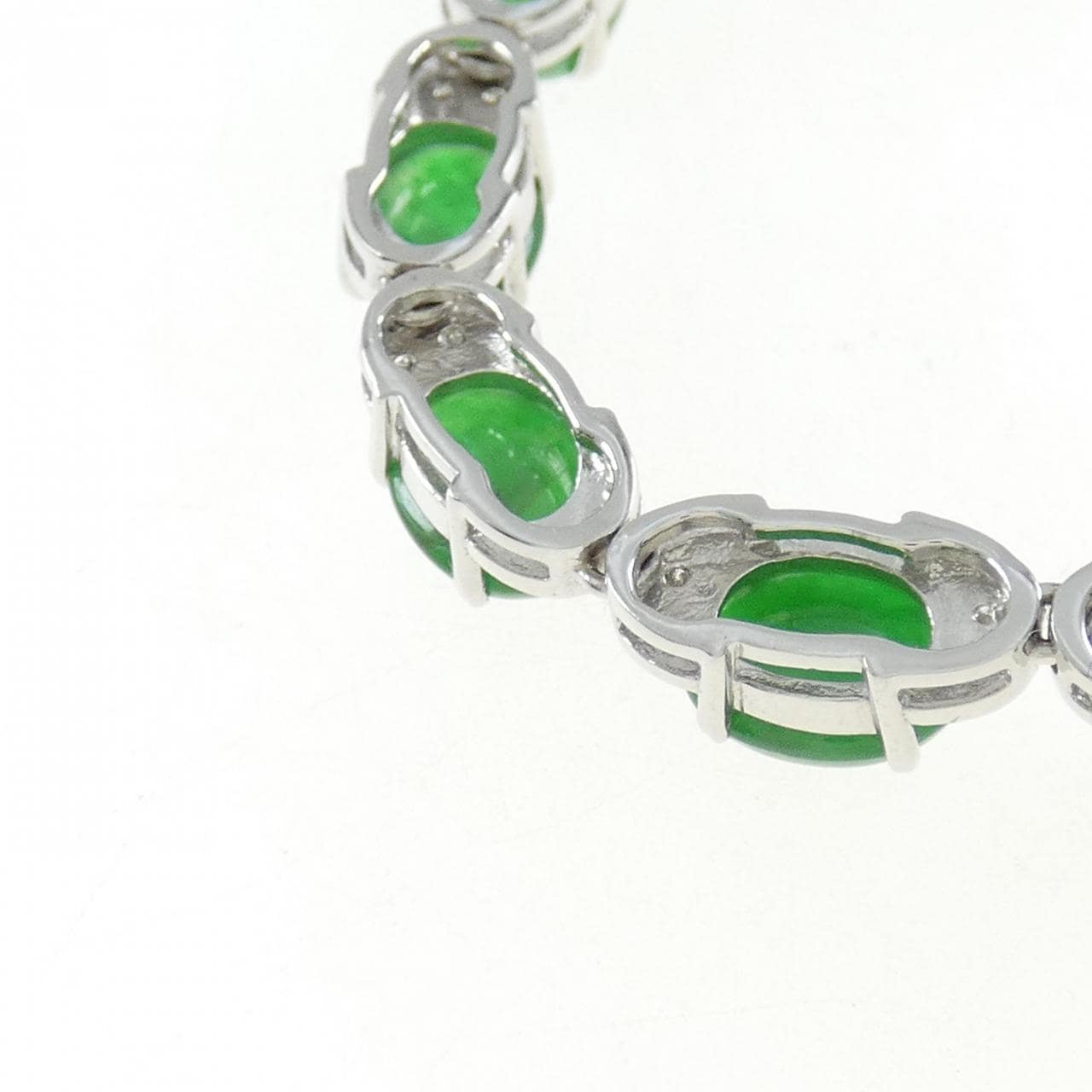 K18WG jade necklace 55.95CT