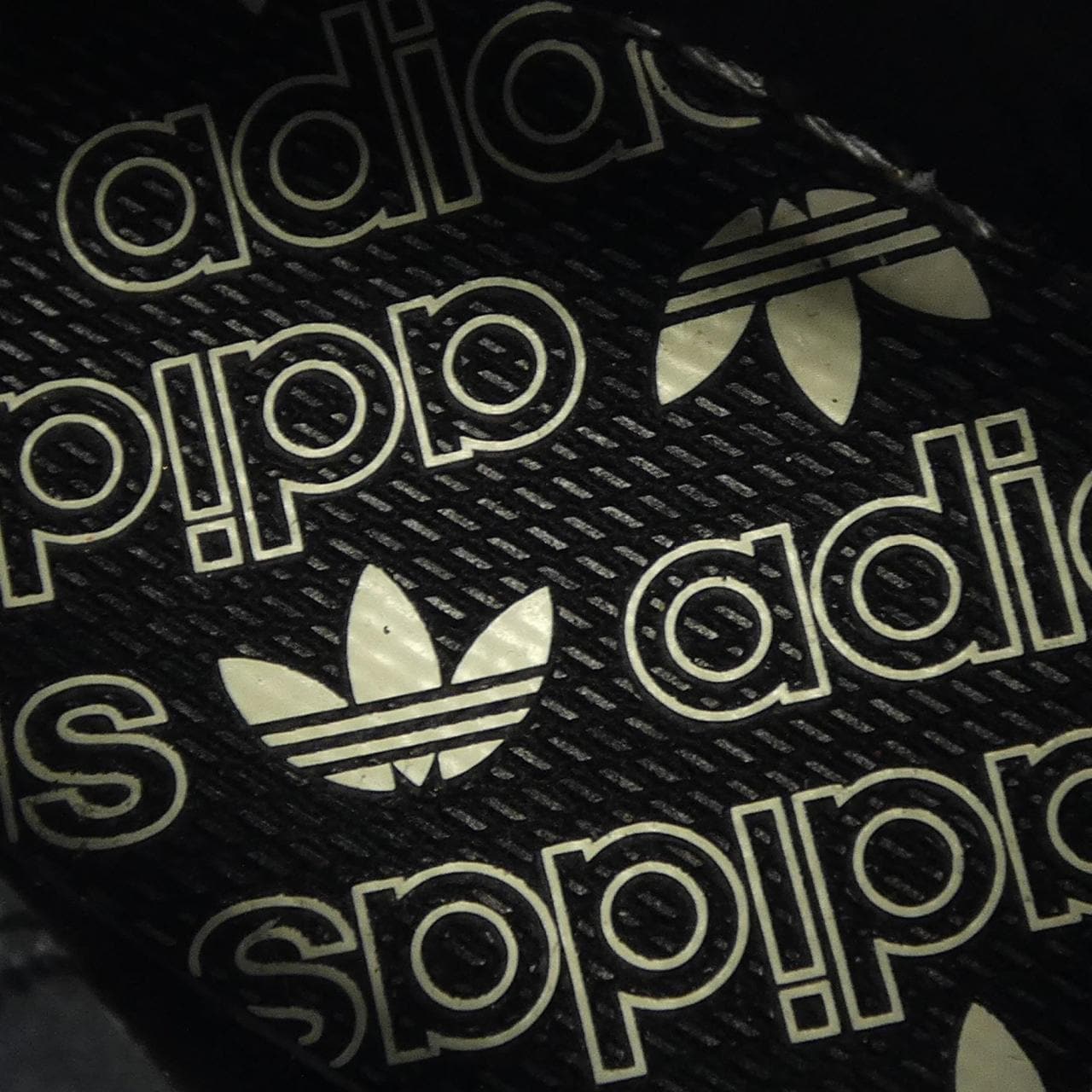 アディダス ADIDAS スニーカー