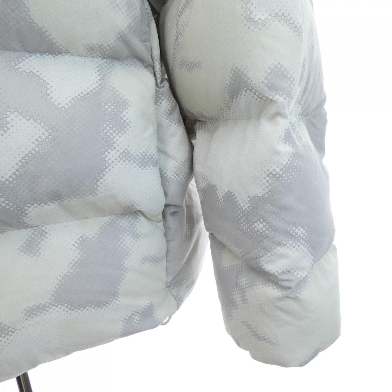 ルイヴィトン LOUIS VUITTON HQB08EFTN ダウンジャケット