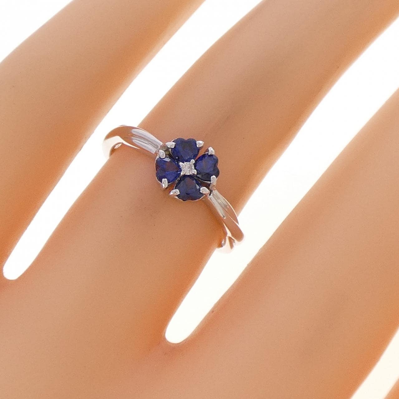 K18WG フラワー×ハート サファイヤ リング 0.45CT