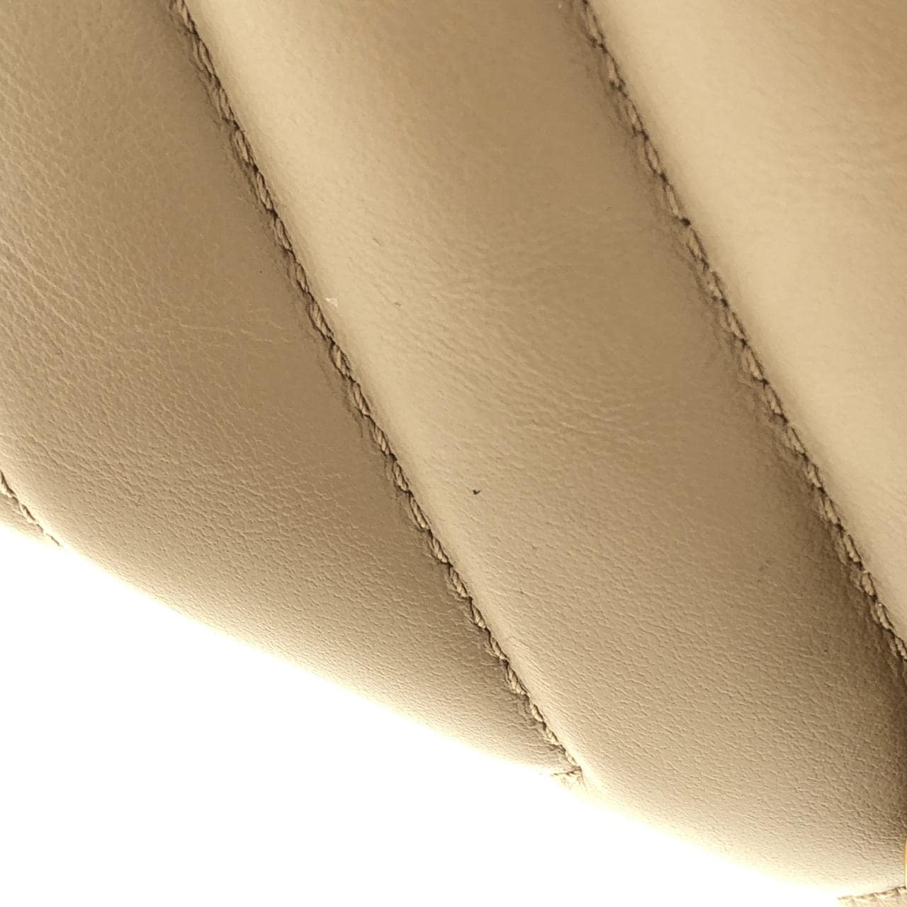 サンローラン ルールー ミディアム 574946 DV727 ショルダーバッグ