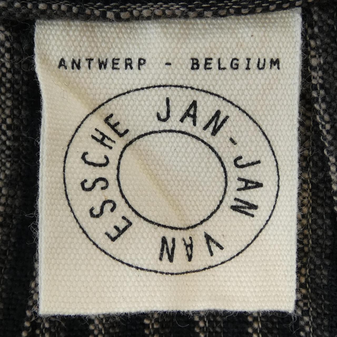 ヤンヤンヴァンエシュ JAN-JAN VANESSCHE トップス