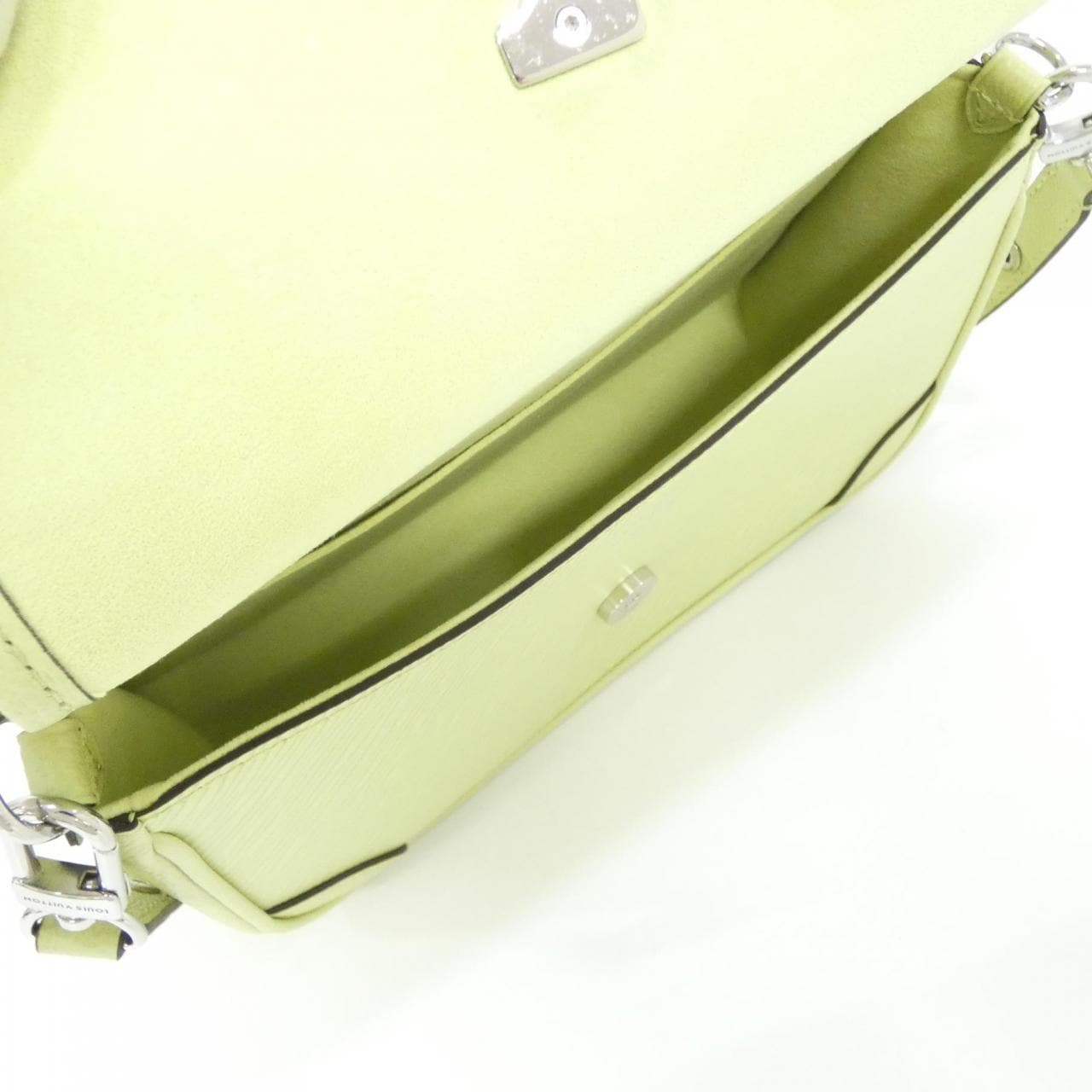 ルイヴィトン エピ ビュシ M22960 ショルダーバッグ