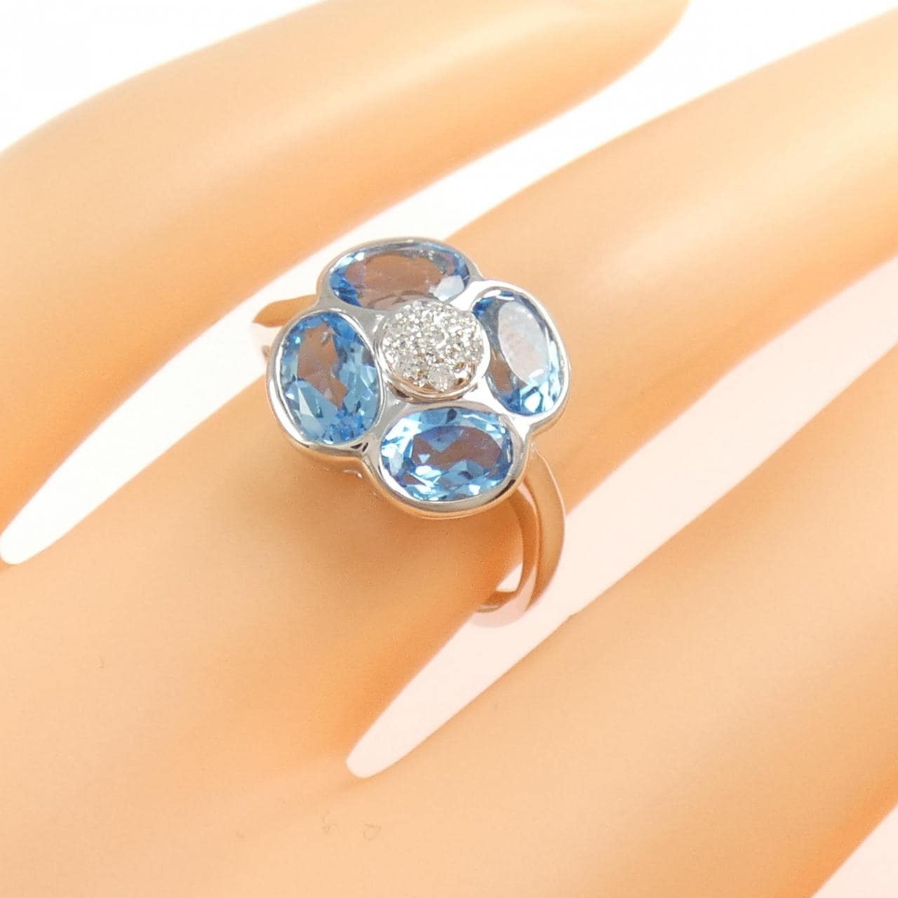 K18WG フラワー ブルートパーズ リング