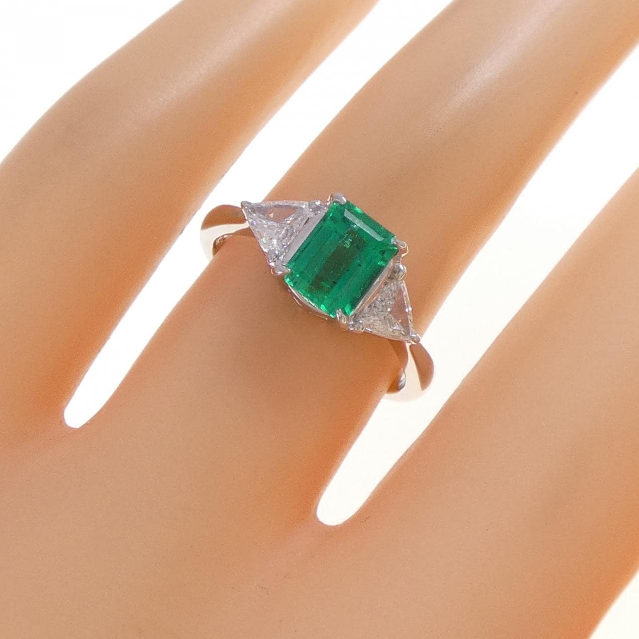 PT900 エメラルド リング 0.930CT