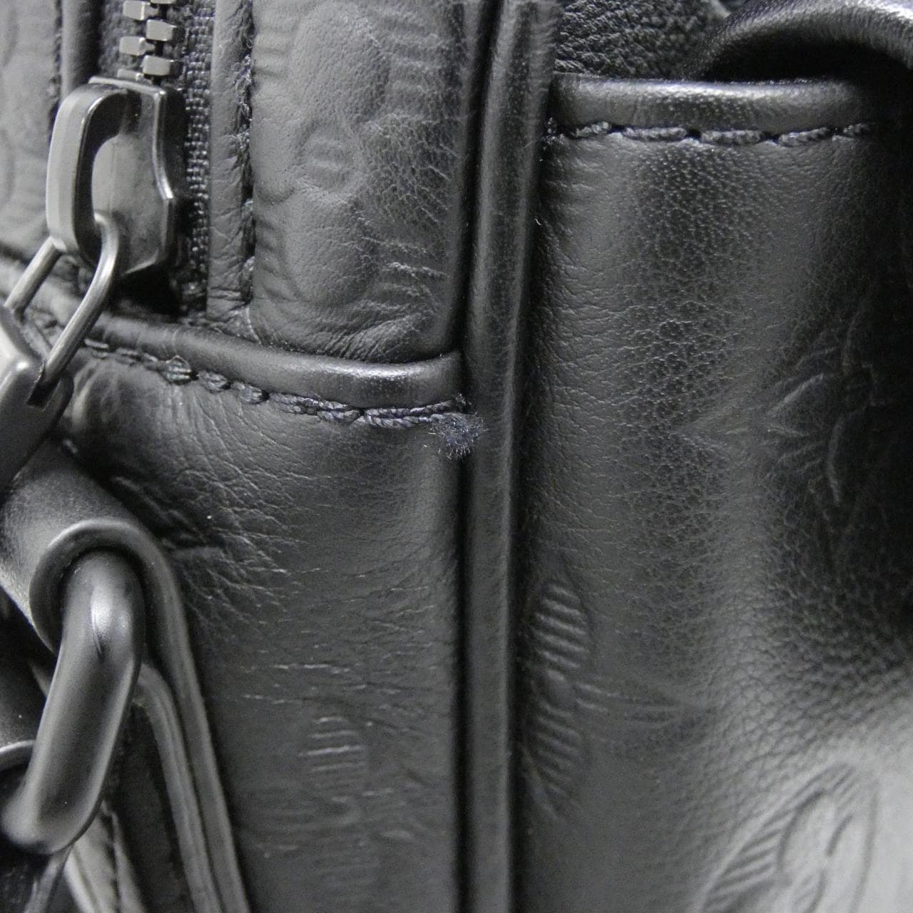 ルイヴィトン モノグラム シャドウ ゲットアウェイ メッセンジャー M12516 ショルダーバッグ