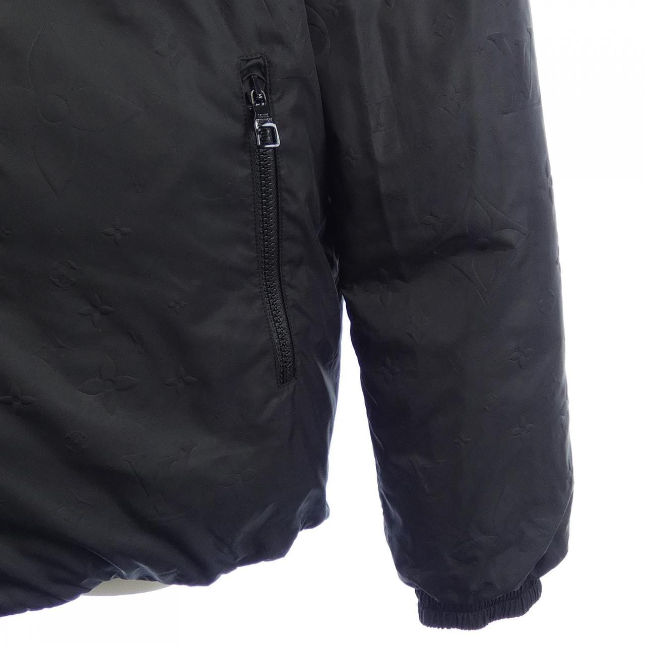 ルイヴィトン LOUIS VUITTON リバーシブルモノグラム HKB45EZCN ダウンジャケット