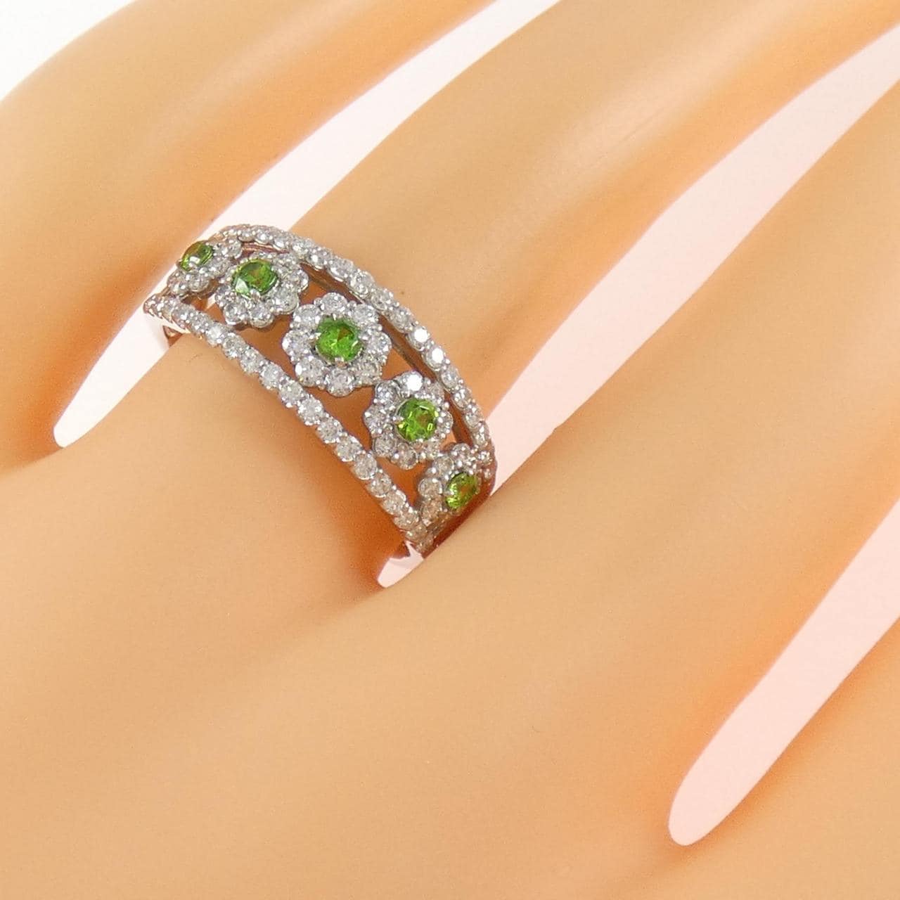 PT900 フラワー デマントイドガーネット リング 0.23CT