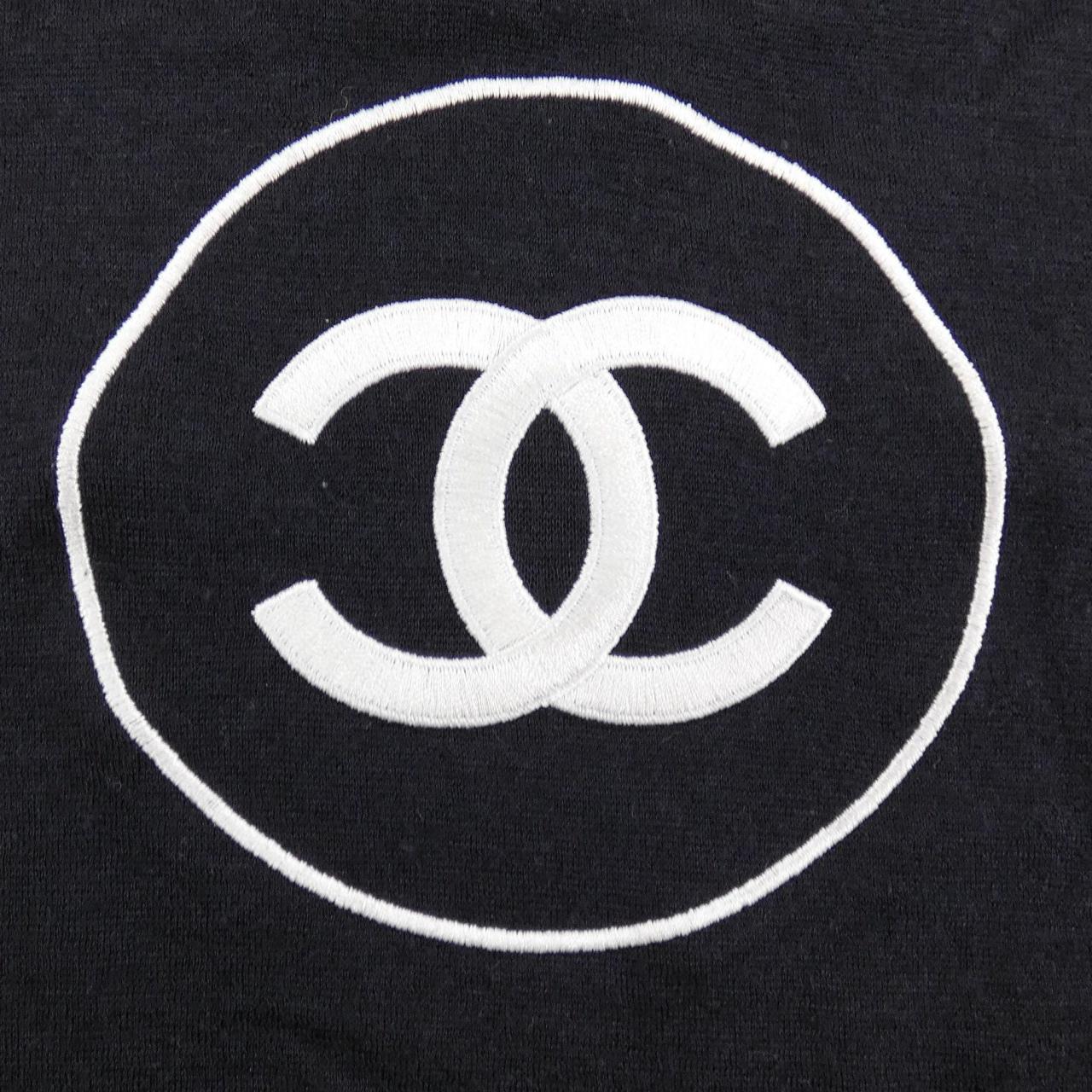 CHANEL MUFFLER