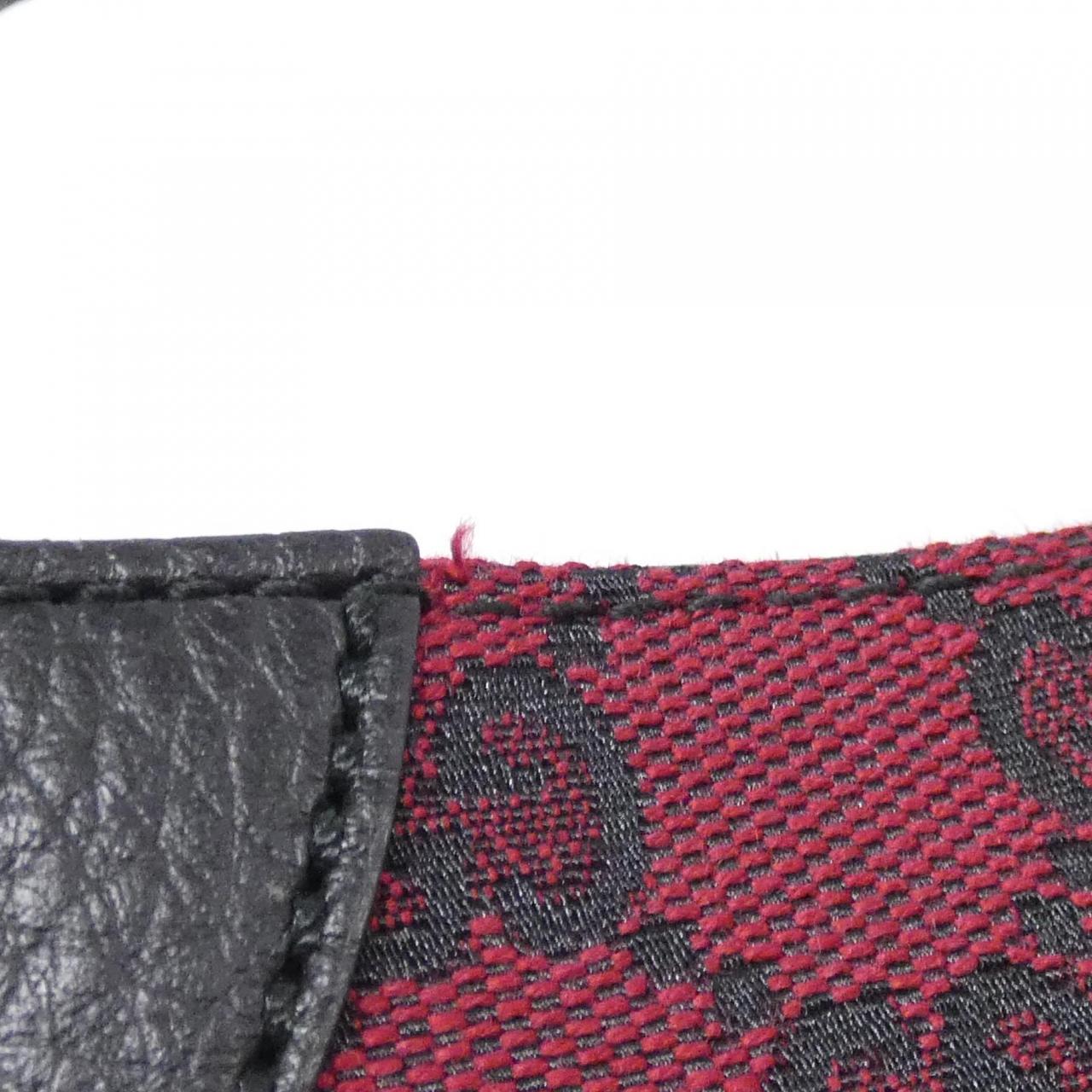 Gucci 257296肩背包