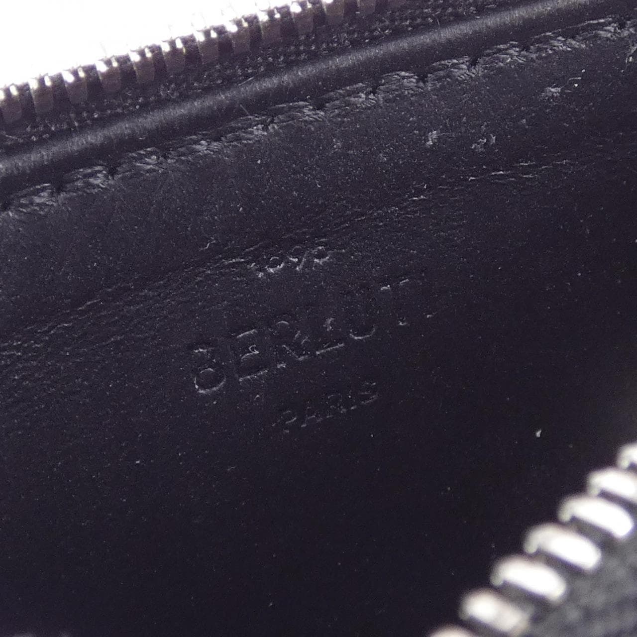 ベルルッティ Berluti コア マキシ スクリットレザーロングジップ CARD CASE