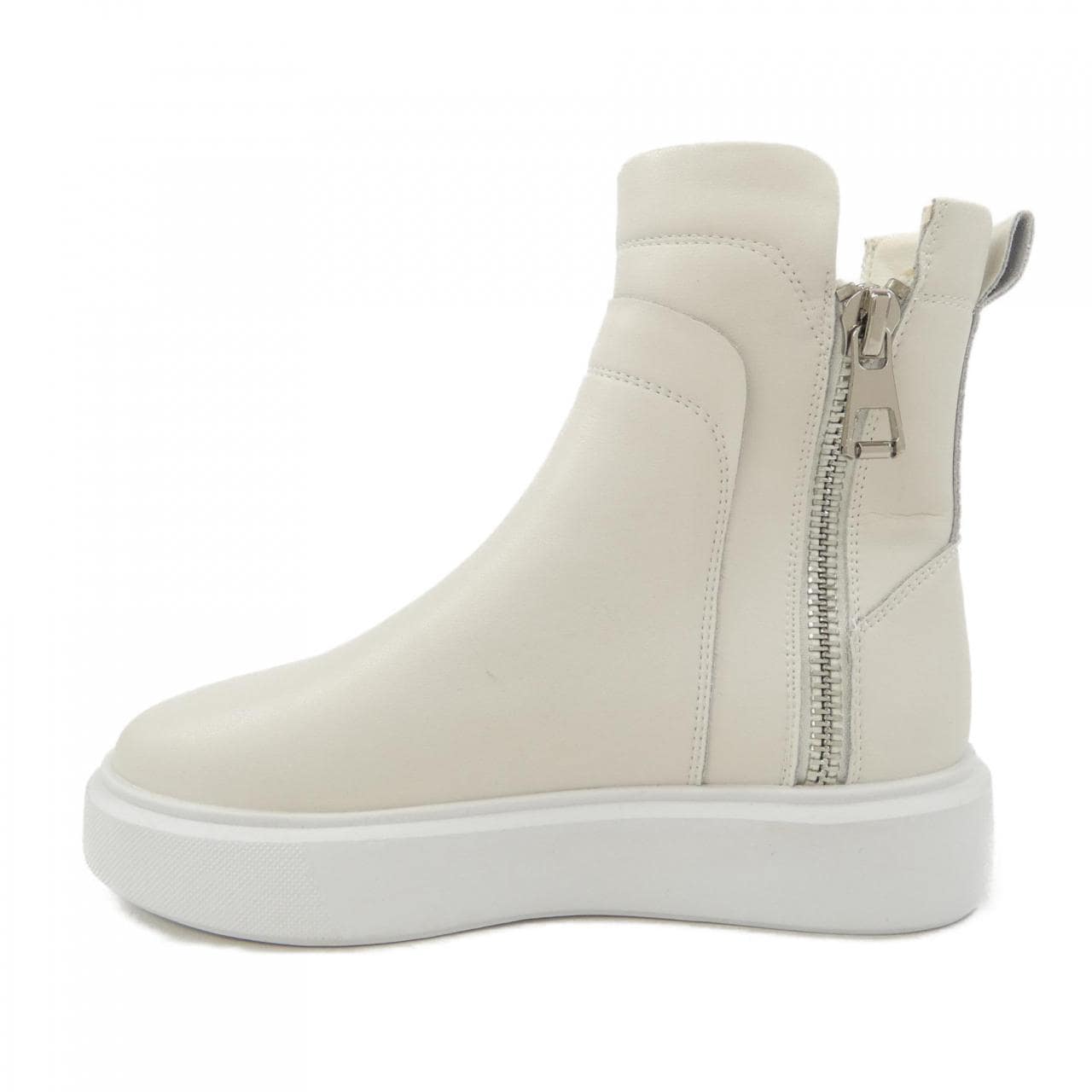 nouer スニーカー