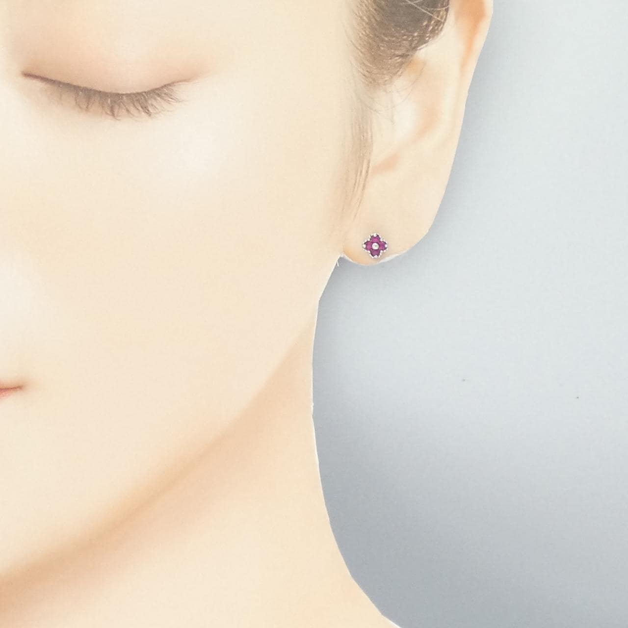 K18WG フラワー ルビー ピアス