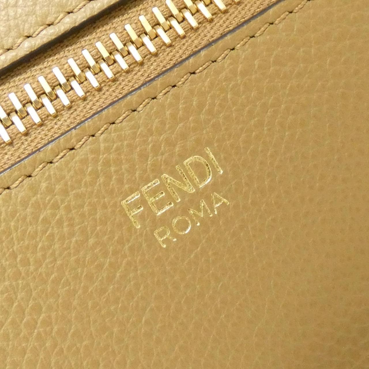 FENDI Roll 大号 8BH425 AS86 包