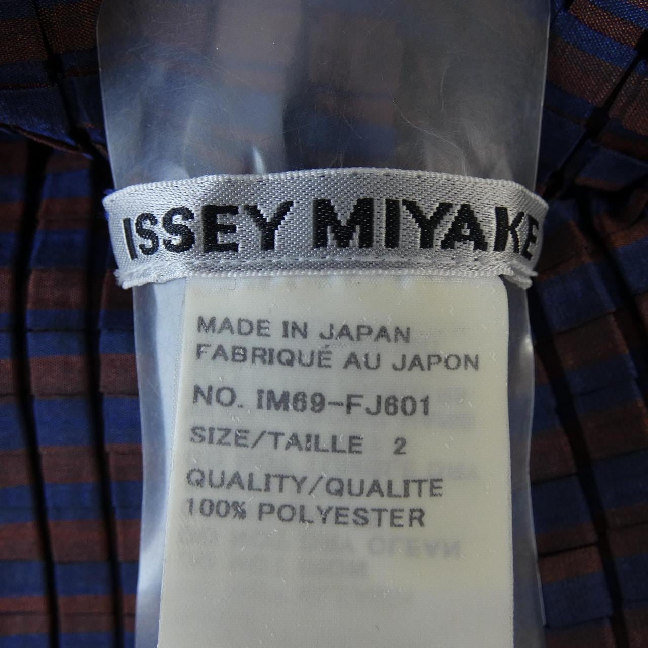 イッセイミヤケ ISSEY MIYAKE トップス