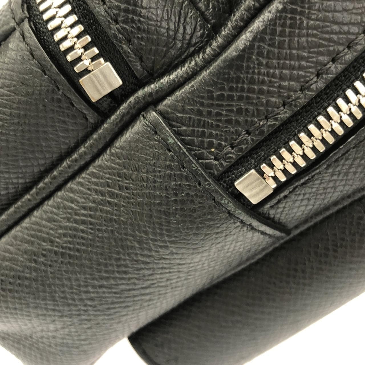 ルイヴィトン タイガ ラマ バムバッグ アウトドア M30245 ショルダーバッグ