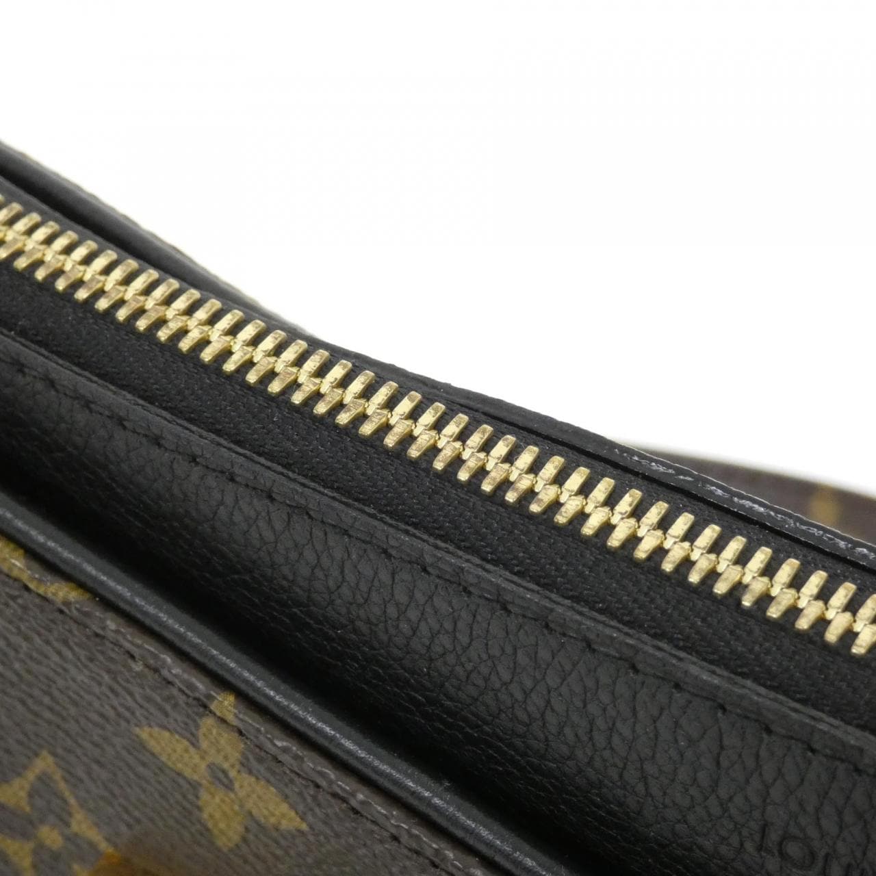 LOUIS VUITTON Monogram Pallas M41064 包