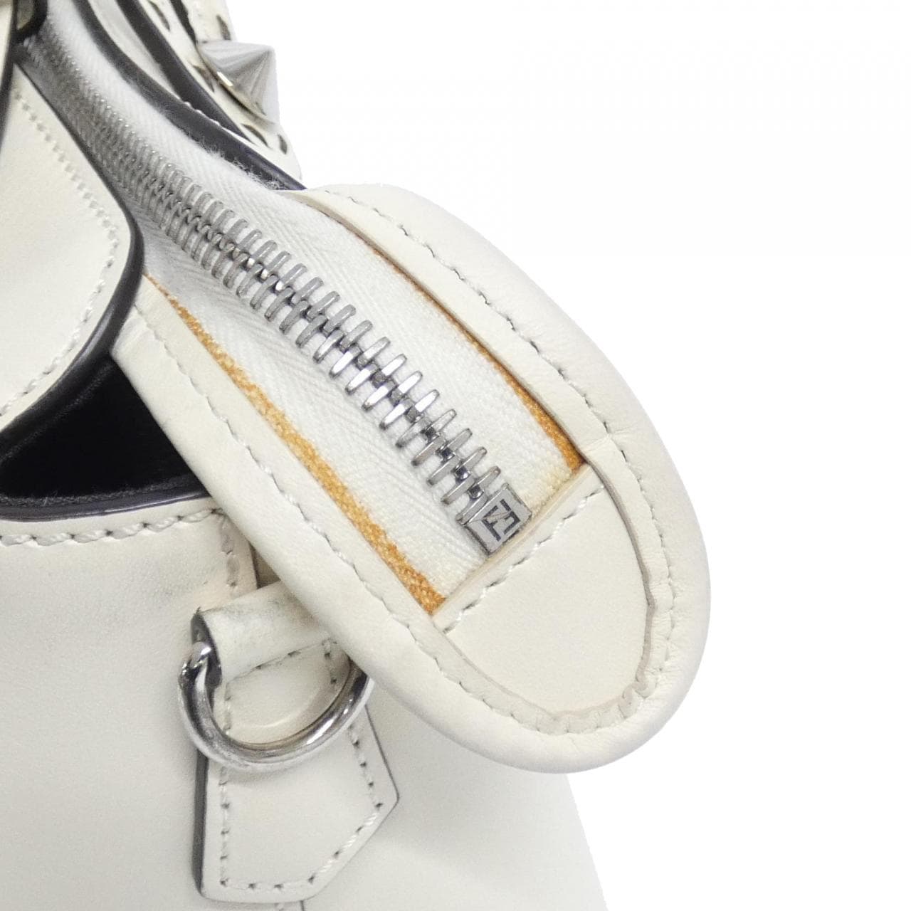 フェンディ バイ ザ ウェイ ミディアム 8BL146 AC9L バッグ