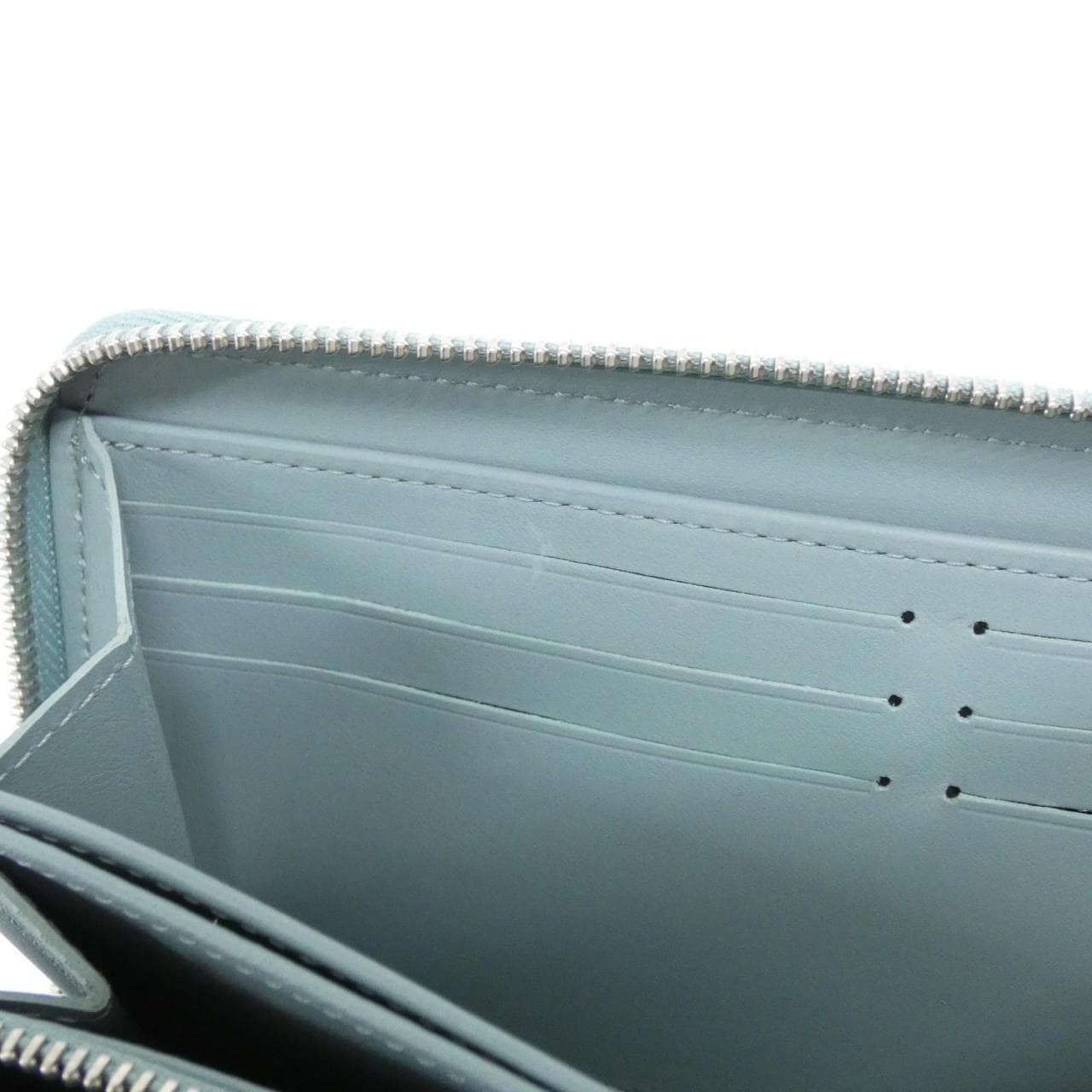 ルイヴィトン マヒナ ジッピー ウォレット M69032 財布