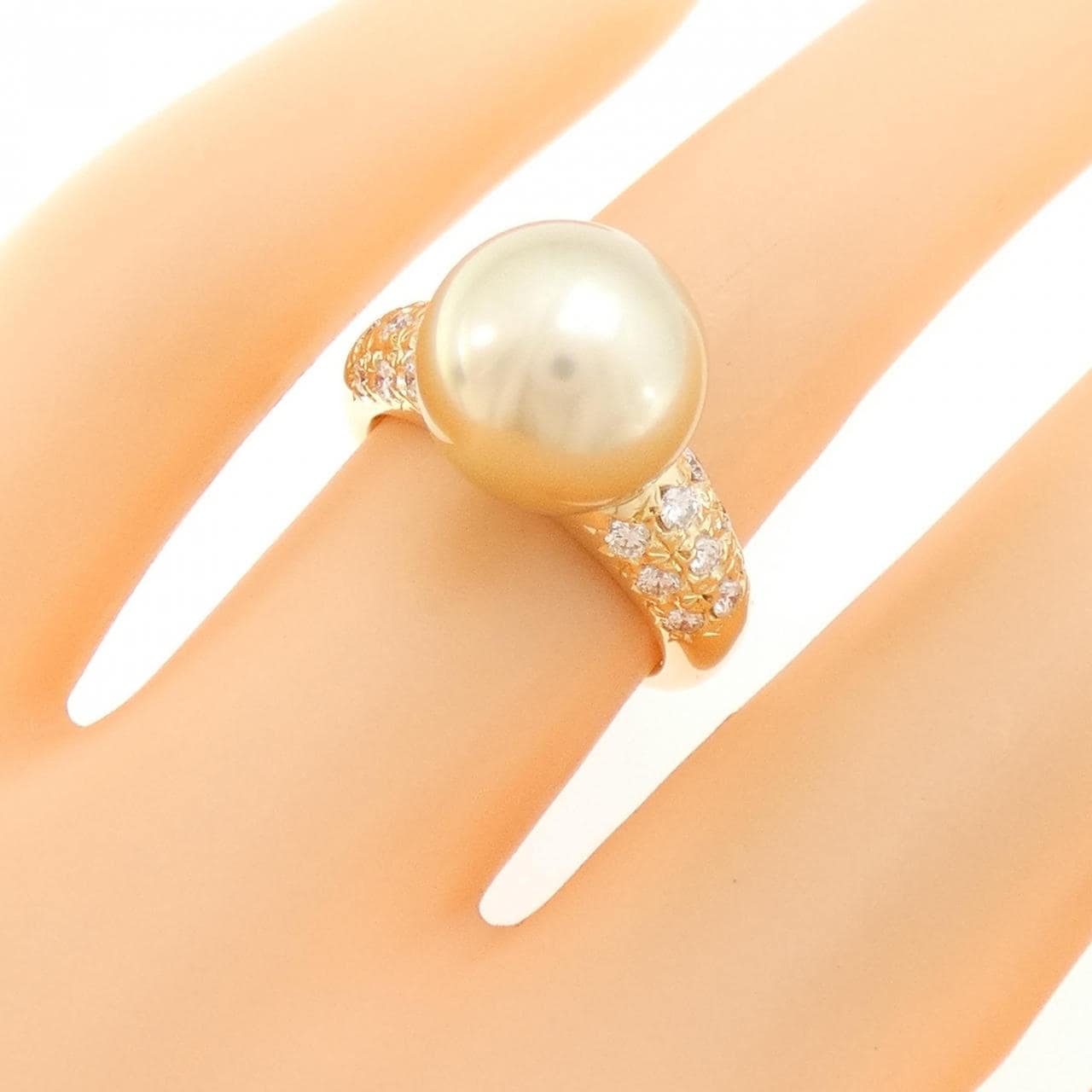Tasaki White Butterfly Pearl ring