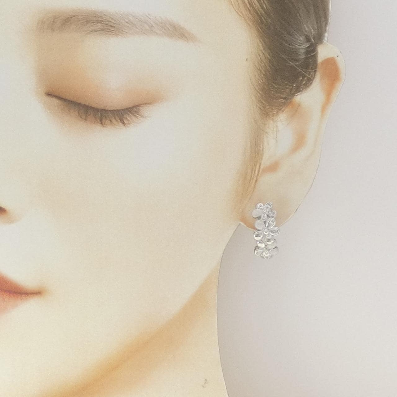 PT900 フラワー ダイヤモンド ピアス 0.63CT