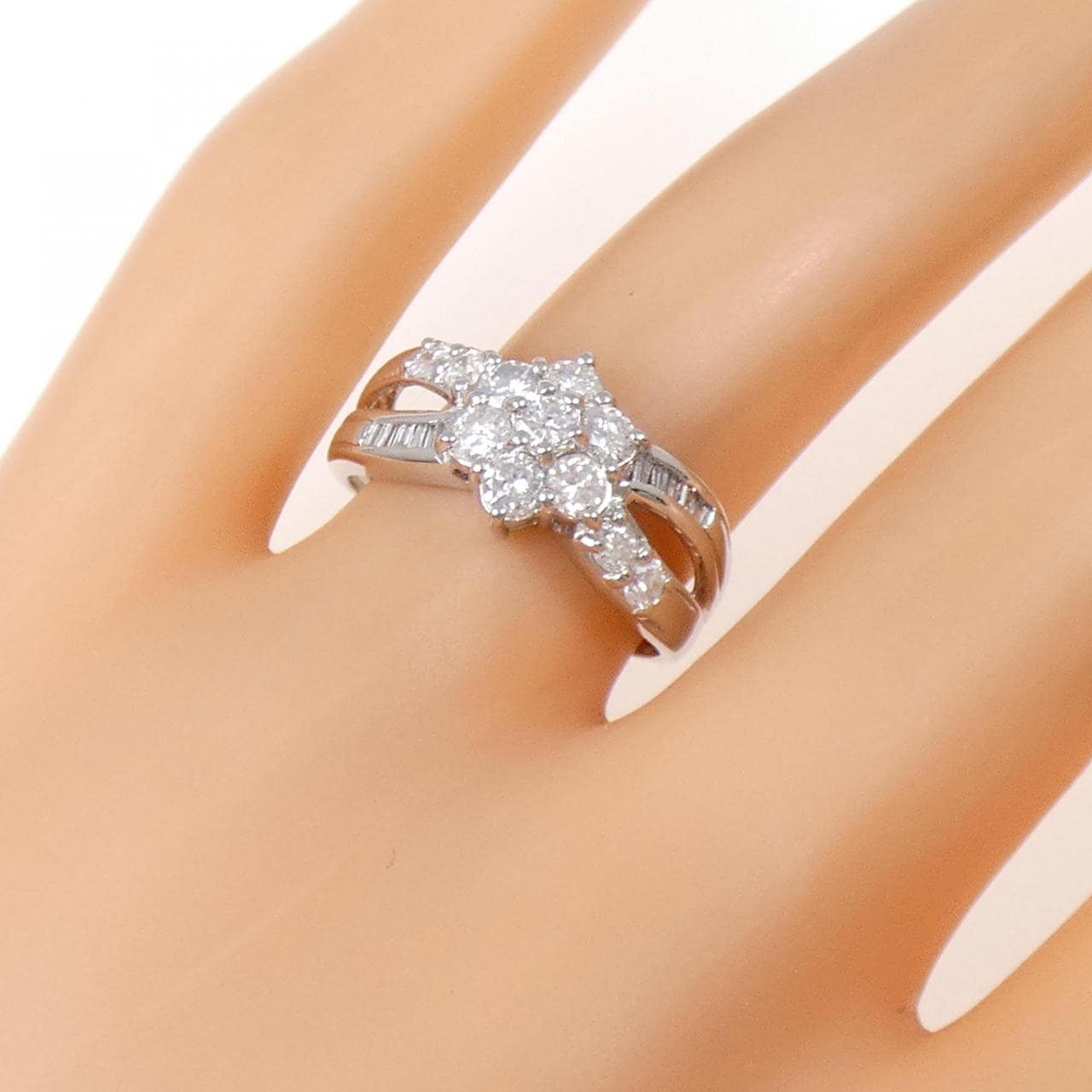 PT900 フラワー ダイヤモンド リング 1.00CT