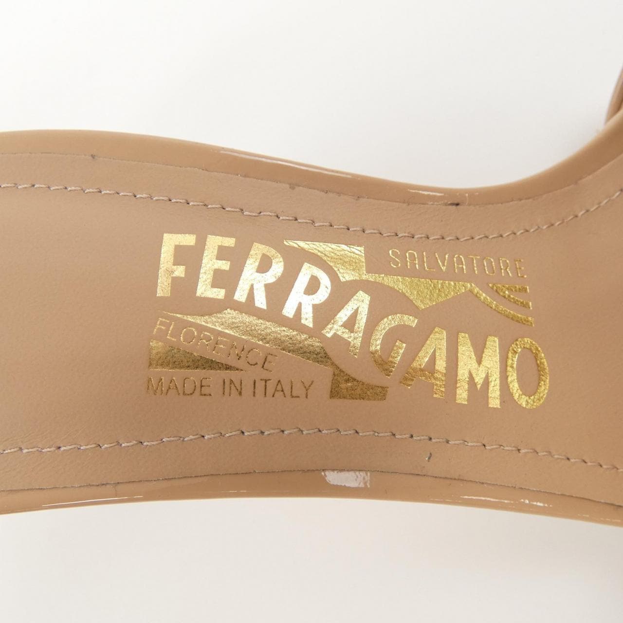 サルヴァトーレフェラガモ SALVATORE FERRAGAMO サンダル