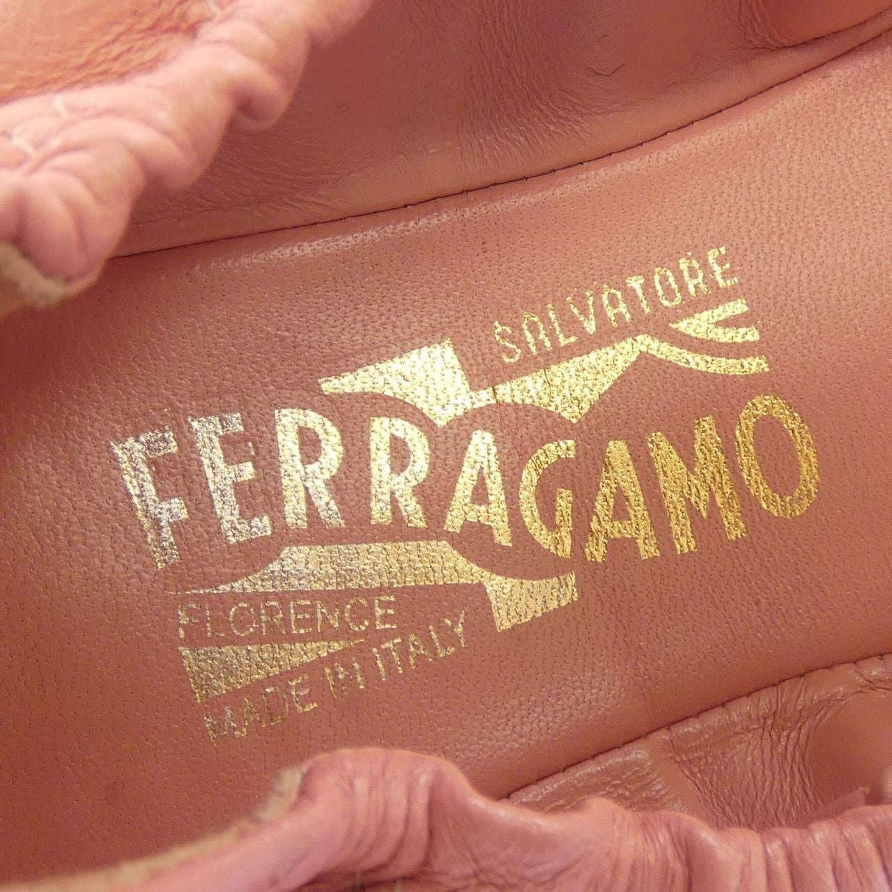 サルヴァトーレフェラガモ SALVATORE FERRAGAMO フラットシューズ