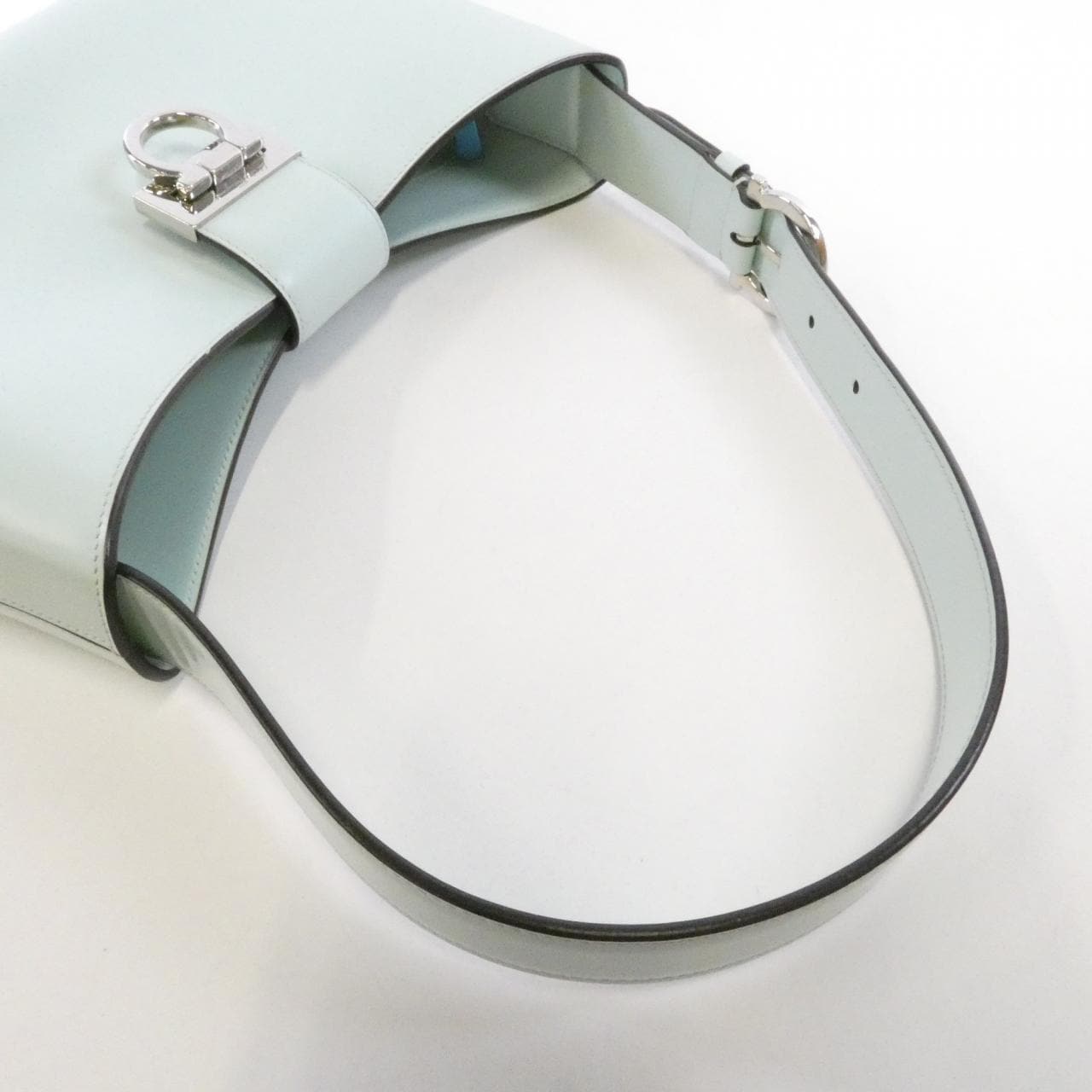 サルヴァトーレフェラガモ 21 0926 ショルダーバッグ