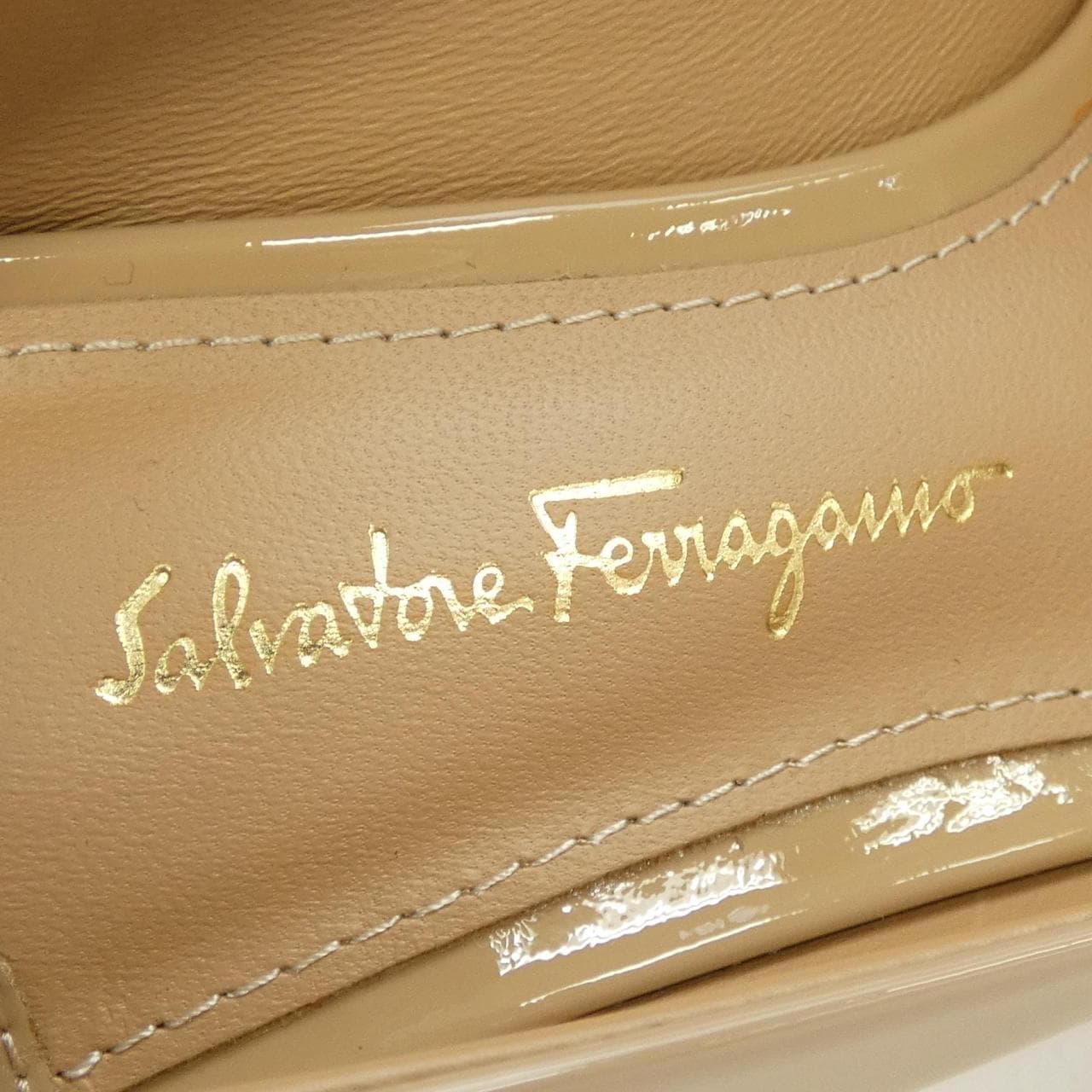サルヴァトーレフェラガモ SALVATORE FERRAGAMO パンプス