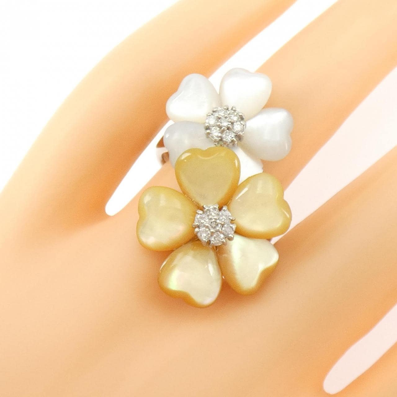K18WG フラワー マザーオブパール リング