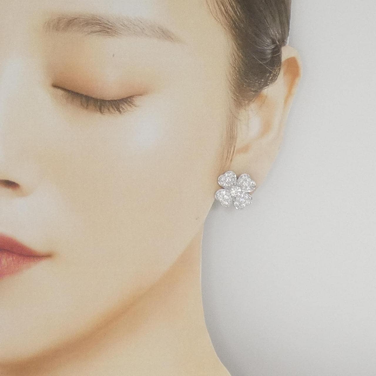 750WG/K18WG フラワー ダイヤモンド ピアス 2.92CT