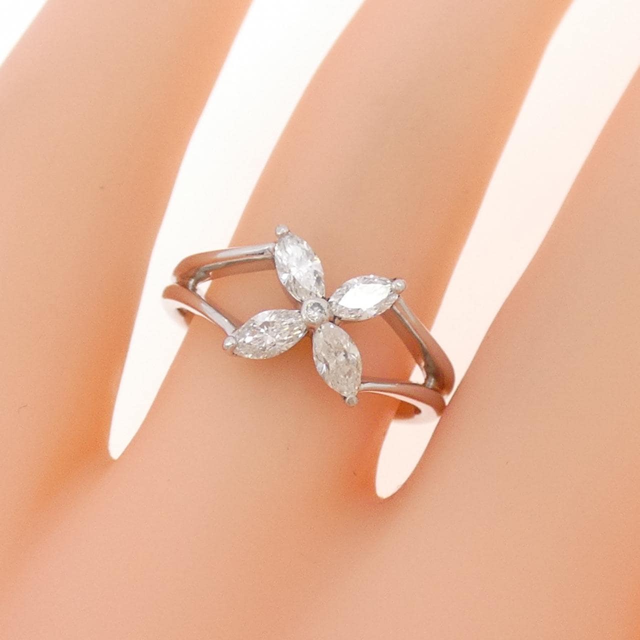 PT900 フラワー ダイヤモンド リング 0.50CT