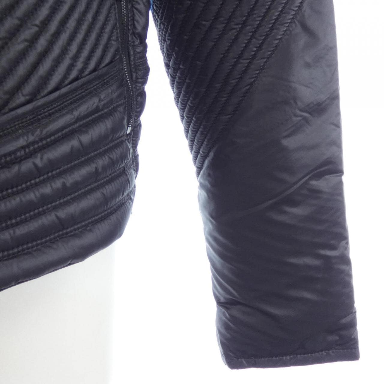 ルイヴィトン LOUIS VUITTON FEJA77ASQ ダウンジャケット