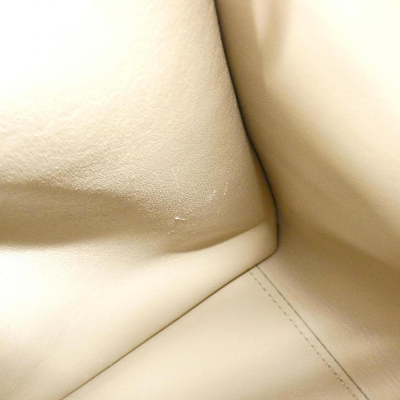 フェンディ ピーカブー エックスライト レギュラー 8BN310 A5E9 バッグ