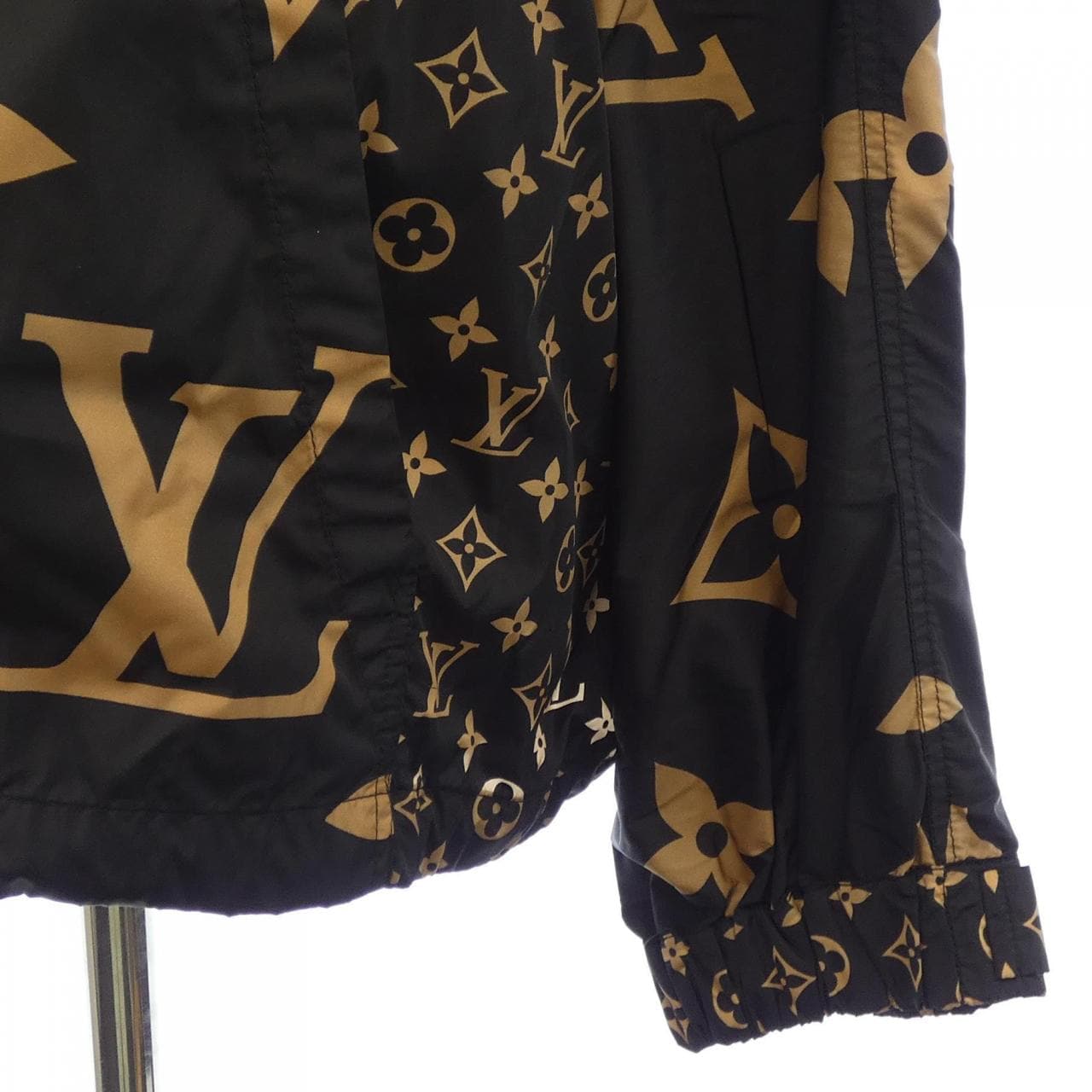 ルイヴィトン LOUIS VUITTON ミックスモノグラム フーデッドパーカー FLOW23FM7 ブルゾン
