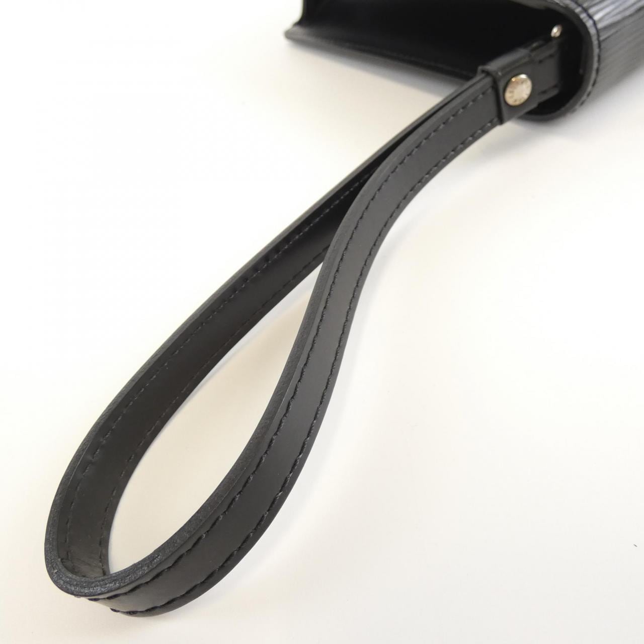 LOUIS VUITTON Epi Pochette Serie Dragonne M52762 第二包