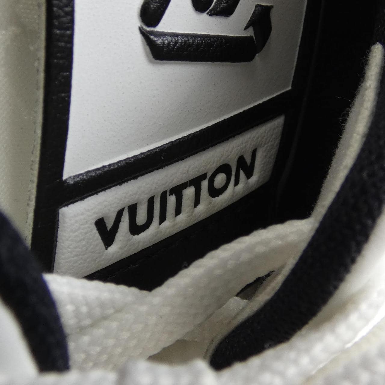 LOUIS LOUIS VUITTON sneakers