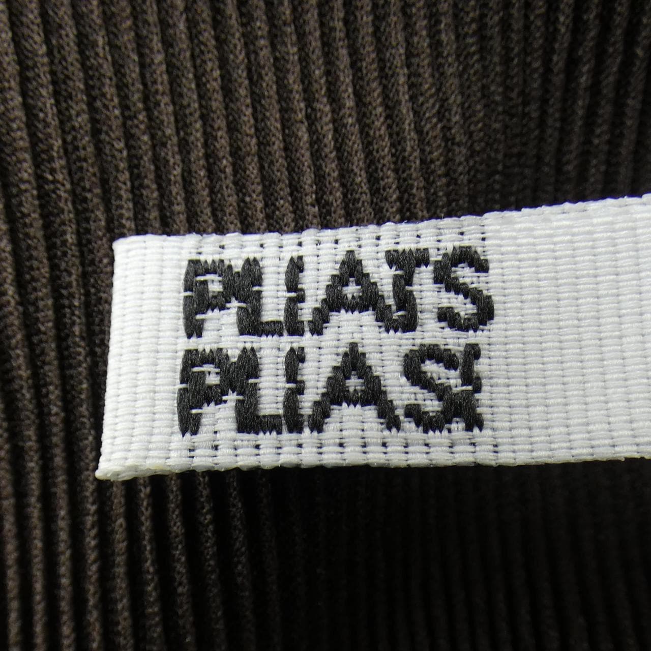 百褶PLEATS PLEASE上衣