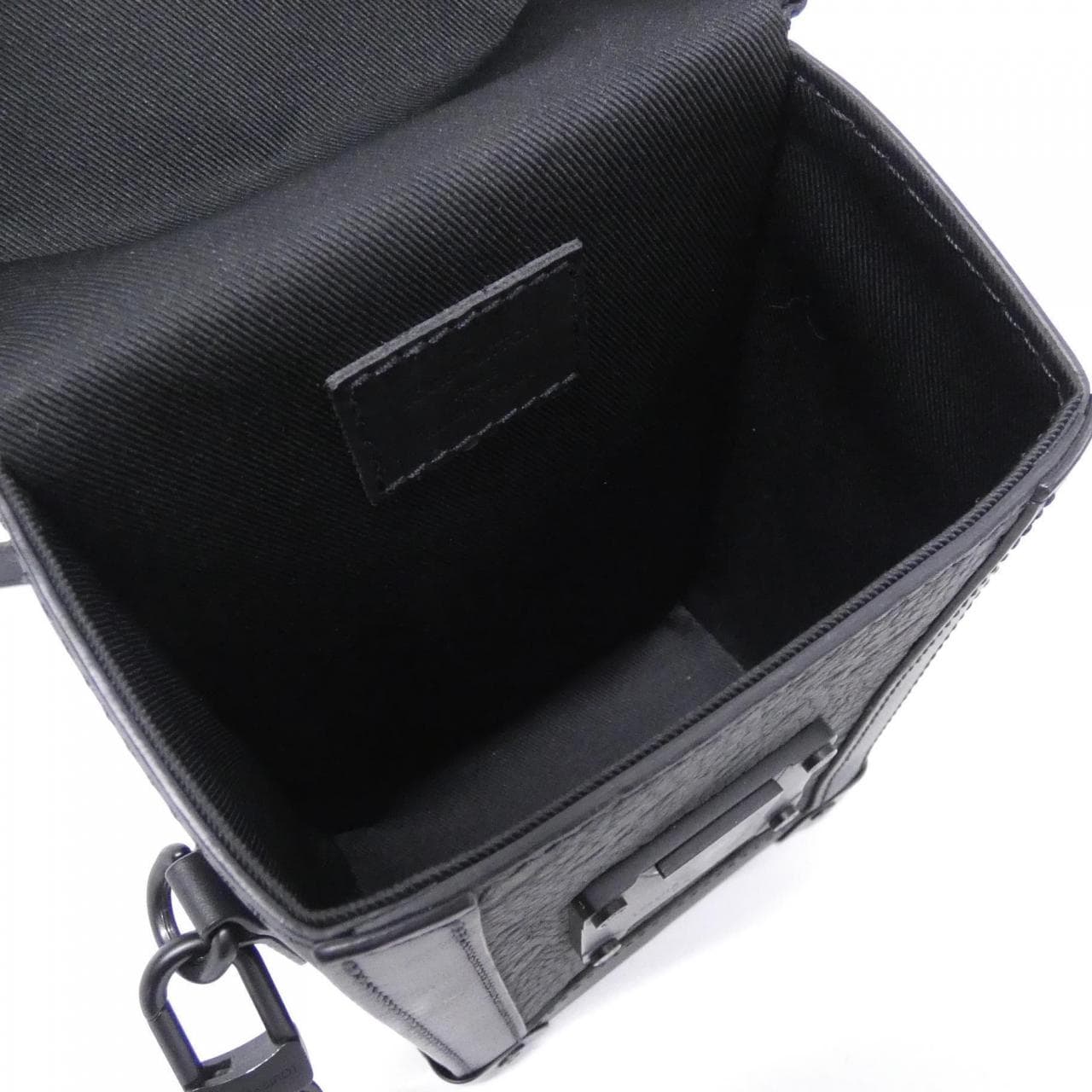 LOUIS VUITTON Taurillon Monogram竖版Trunk 可穿戴钱包 M82070 单肩包